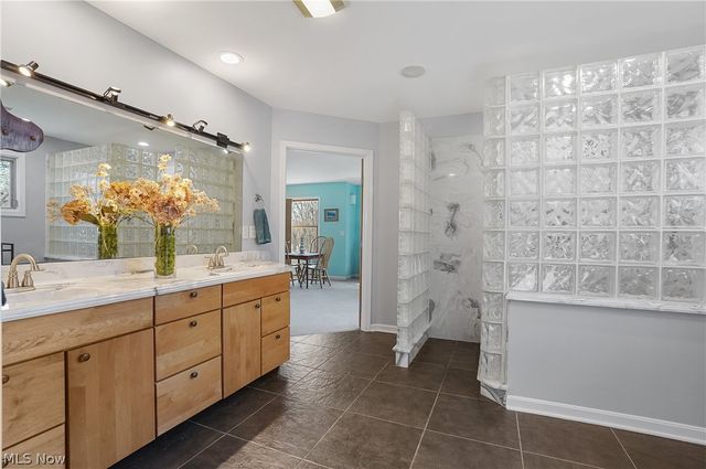 2822 Lakeland Pky, Silver Lake, OH 44224