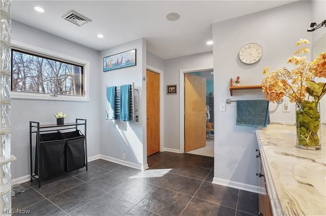 2822 Lakeland Pky, Silver Lake, OH 44224