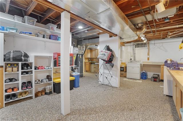 2822 Lakeland Pky, Silver Lake, OH 44224