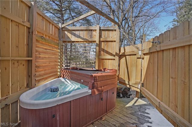 2822 Lakeland Pky, Silver Lake, OH 44224