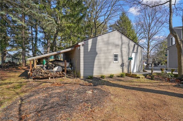 2822 Lakeland Pky, Silver Lake, OH 44224