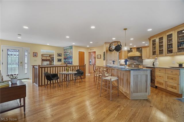 2822 Lakeland Pky, Silver Lake, OH 44224