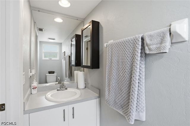 20 Cosmopolitan DR 4, Lehigh Acres, FL 33936