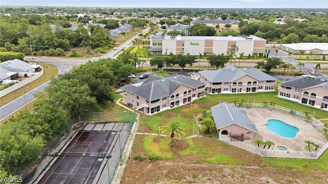 20 Cosmopolitan DR 4, Lehigh Acres, FL 33936