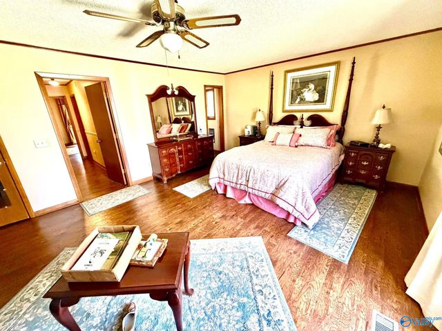 212 Oakland Avenue, Boaz, AL 35957