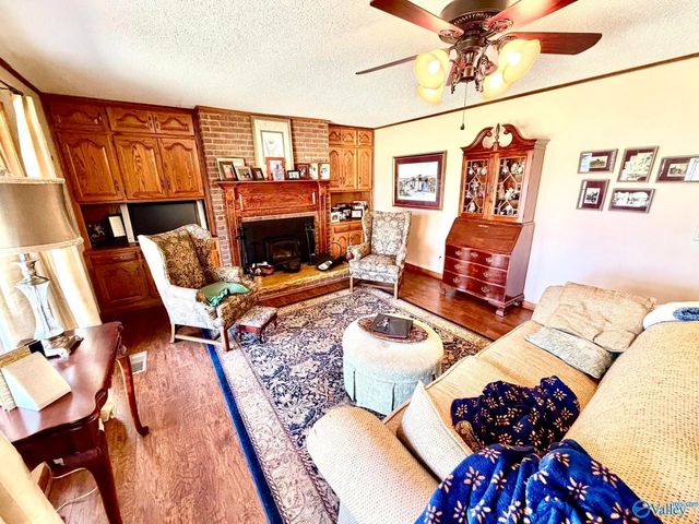 212 Oakland Avenue, Boaz, AL 35957