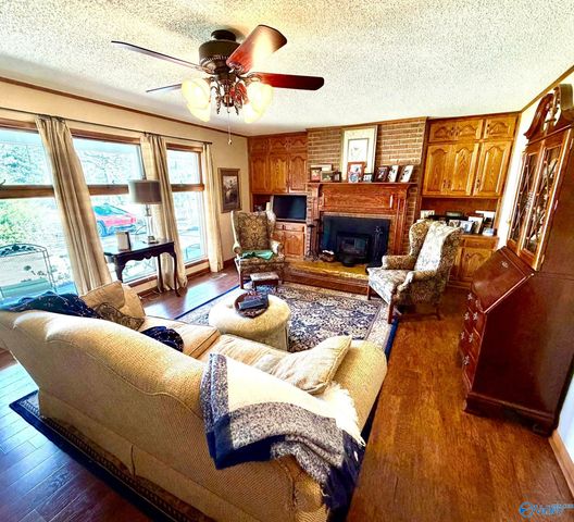 212 Oakland Avenue, Boaz, AL 35957