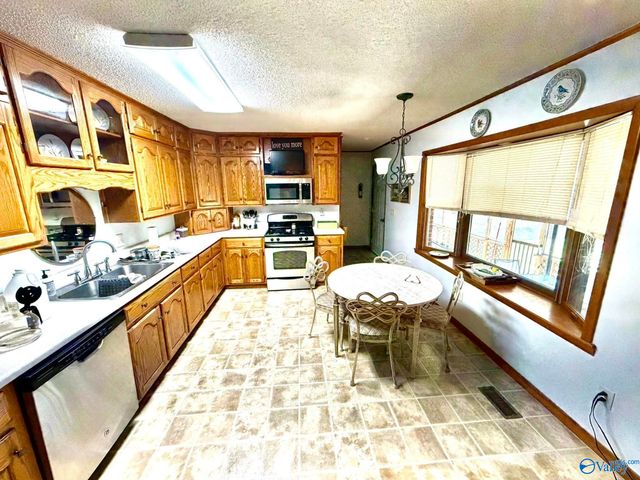 212 Oakland Avenue, Boaz, AL 35957