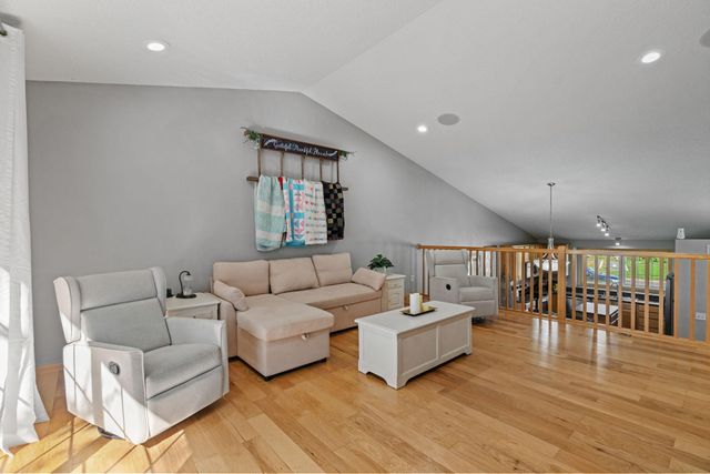 21233 Independence Avenue, Lakeville, MN 55044