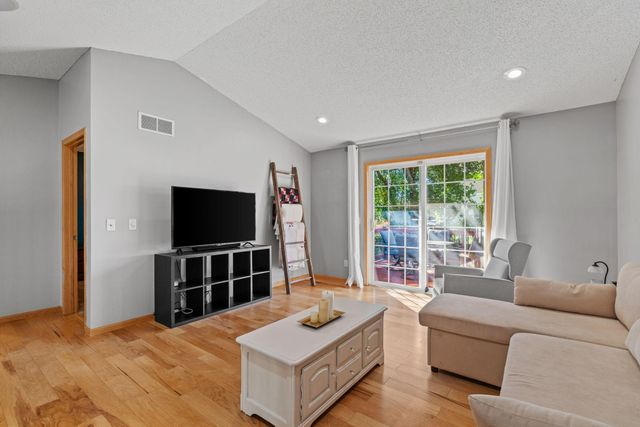 21233 Independence Avenue, Lakeville, MN 55044