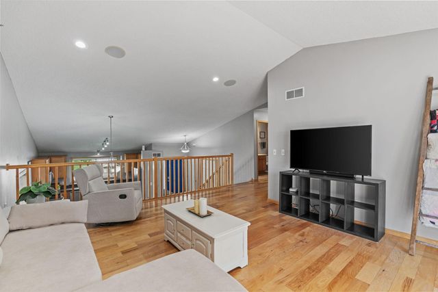 21233 Independence Avenue, Lakeville, MN 55044