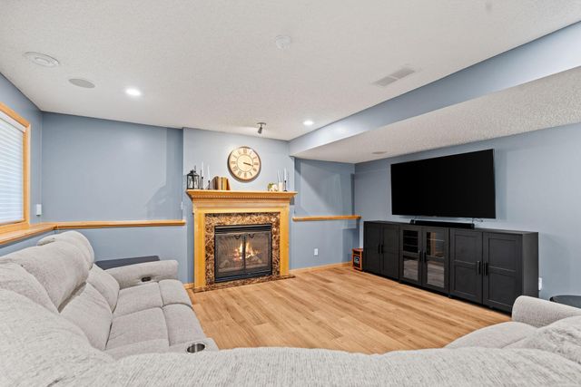 21233 Independence Avenue, Lakeville, MN 55044