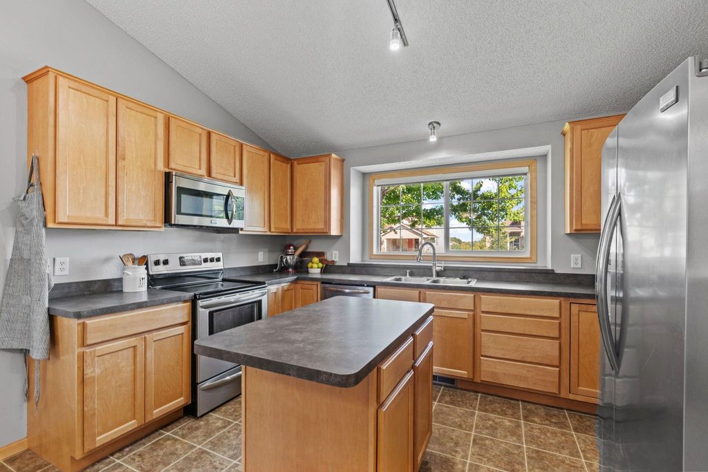 21233 Independence Avenue, Lakeville, MN 55044