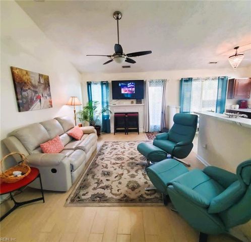 425 Truxtun CT, Newport News, VA 23608