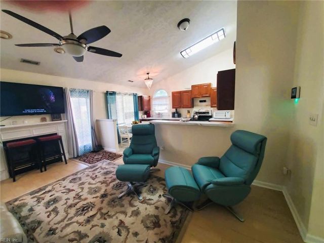 425 Truxtun CT, Newport News, VA 23608