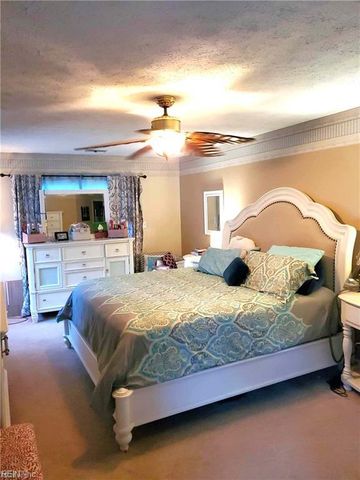 425 Truxtun CT, Newport News, VA 23608