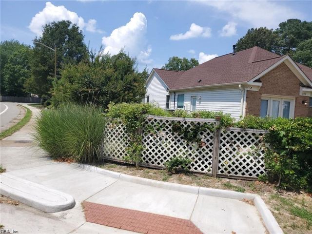 425 Truxtun CT, Newport News, VA 23608
