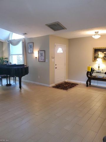 425 Truxtun CT, Newport News, VA 23608