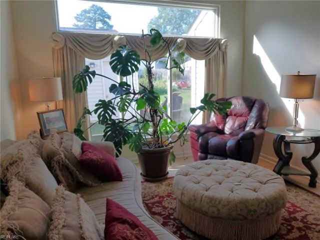 425 Truxtun CT, Newport News, VA 23608