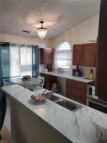 425 Truxtun CT, Newport News, VA 23608