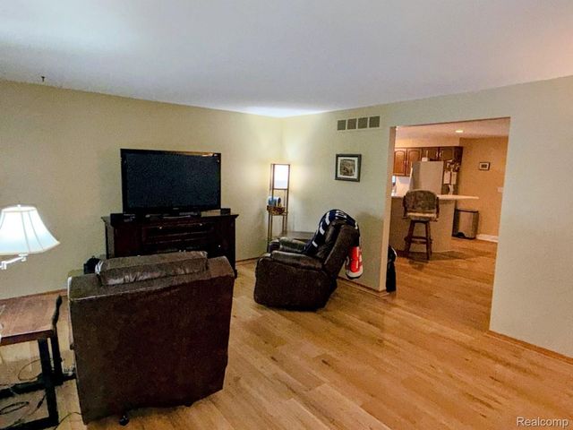 8420 Pacton Drive, Shelby Charter Township, MI 48317