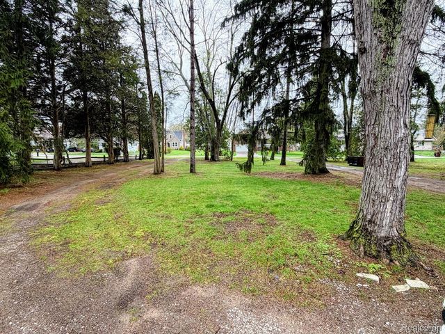 8420 Pacton Drive, Shelby Charter Township, MI 48317