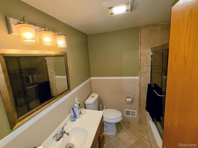 8420 Pacton Drive, Shelby Charter Township, MI 48317