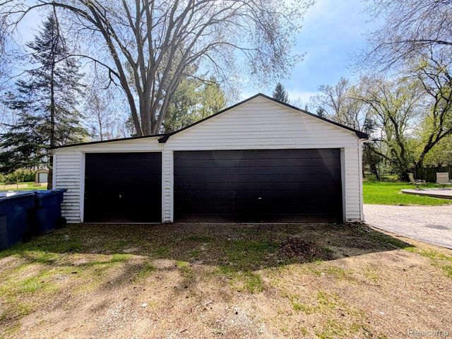 8420 Pacton Drive, Shelby Charter Township, MI 48317