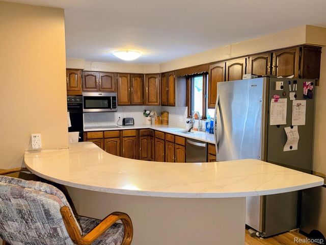 8420 Pacton Drive, Shelby Charter Township, MI 48317