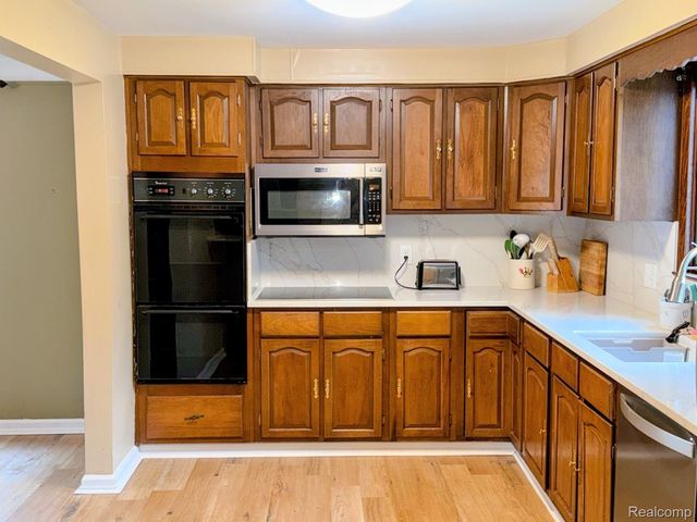 8420 Pacton Drive, Shelby Charter Township, MI 48317