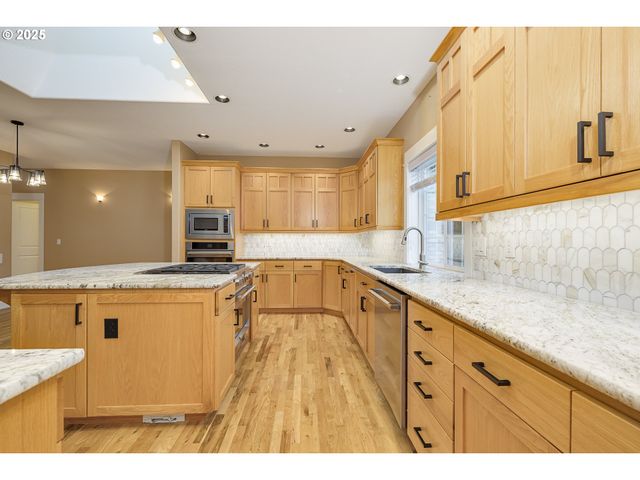 16511 ANNA EVE Dr, Milwaukie, OR 97267