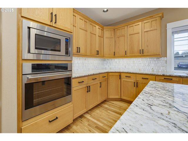 16511 ANNA EVE Dr, Milwaukie, OR 97267