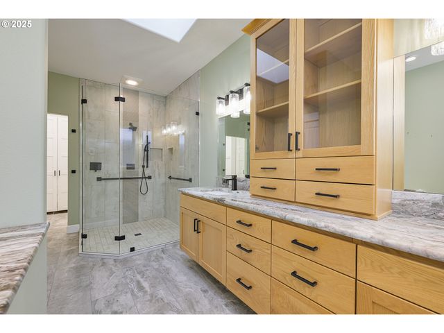 16511 ANNA EVE Dr, Milwaukie, OR 97267