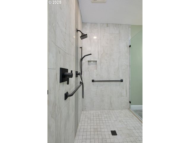 16511 ANNA EVE Dr, Milwaukie, OR 97267