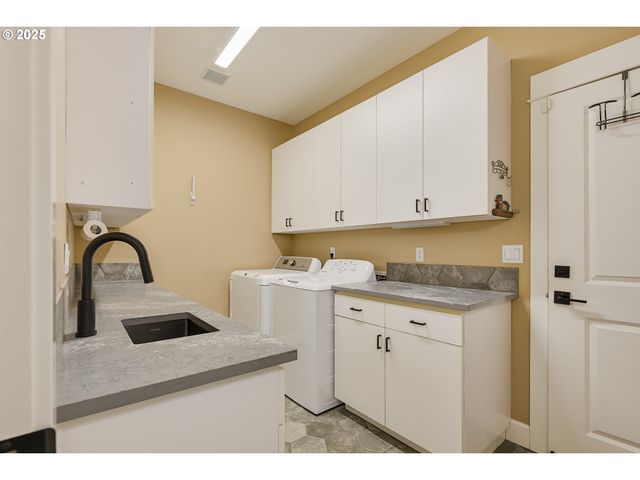 16511 ANNA EVE Dr, Milwaukie, OR 97267