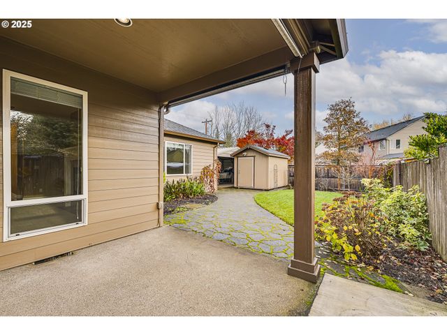 16511 ANNA EVE Dr, Milwaukie, OR 97267
