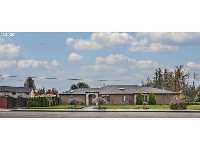 16511 ANNA EVE Dr, Milwaukie, OR 97267