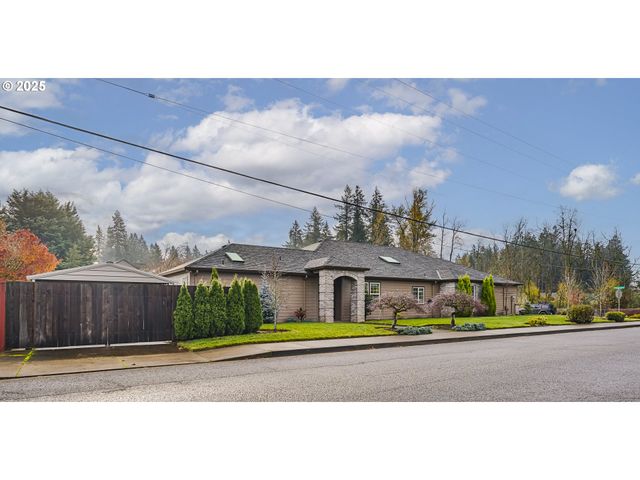 16511 ANNA EVE Dr, Milwaukie, OR 97267