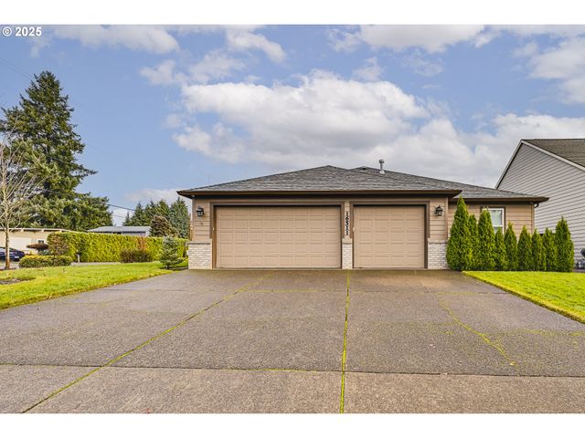16511 ANNA EVE Dr, Milwaukie, OR 97267