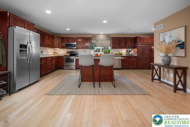 205 Osprey Way, East Stroudsburg, PA 18302