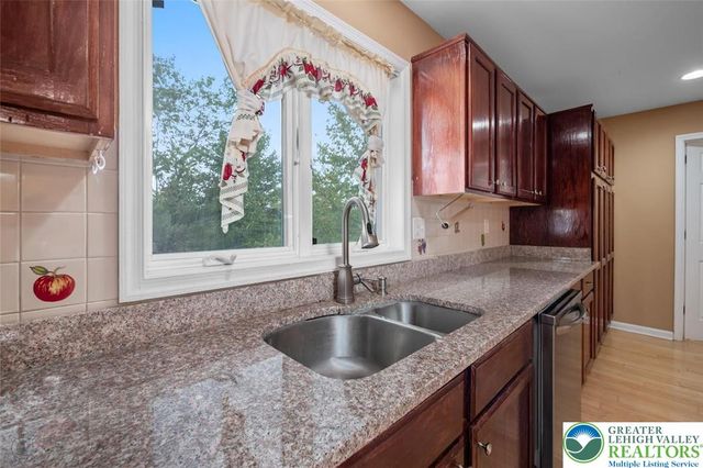 205 Osprey Way, East Stroudsburg, PA 18302