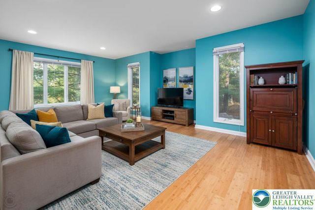 205 Osprey Way, East Stroudsburg, PA 18302