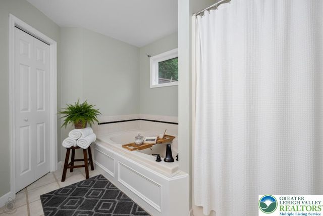 205 Osprey Way, East Stroudsburg, PA 18302