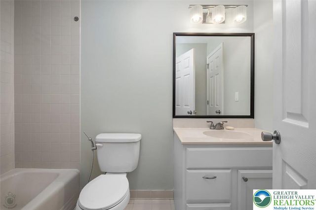 205 Osprey Way, East Stroudsburg, PA 18302