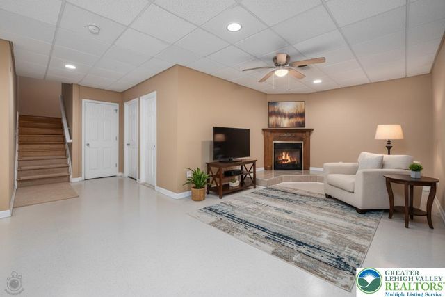 205 Osprey Way, East Stroudsburg, PA 18302