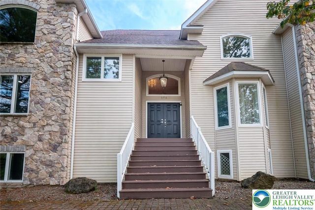 205 Osprey Way, East Stroudsburg, PA 18302