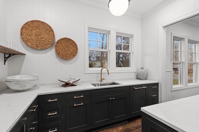 4717 Meadow Road, Edina, MN 55424