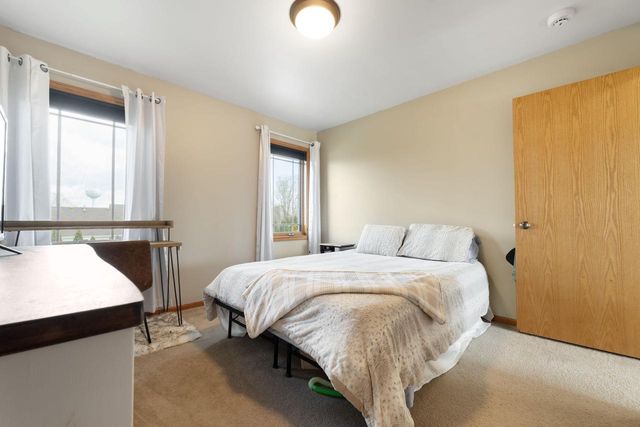 248 Bastogne COURT, Belgium, WI 53004