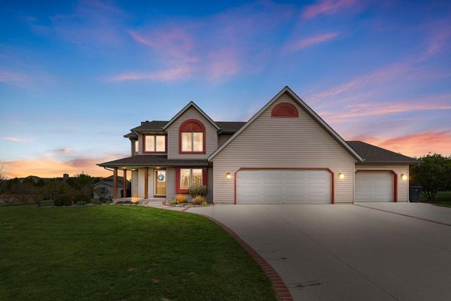 248 Bastogne COURT, Belgium, WI 53004