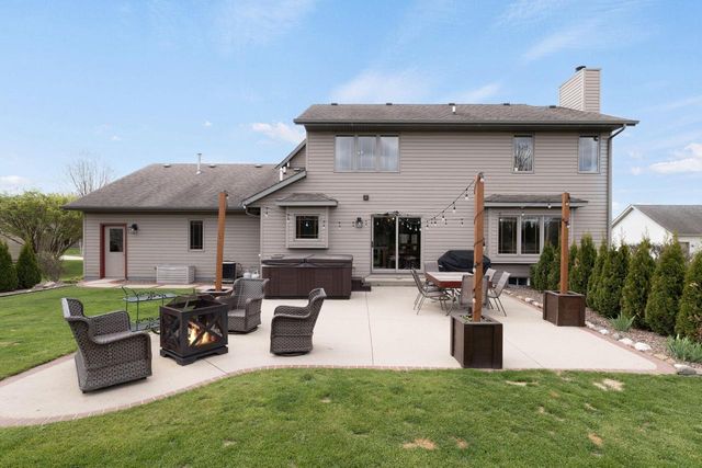 248 Bastogne COURT, Belgium, WI 53004